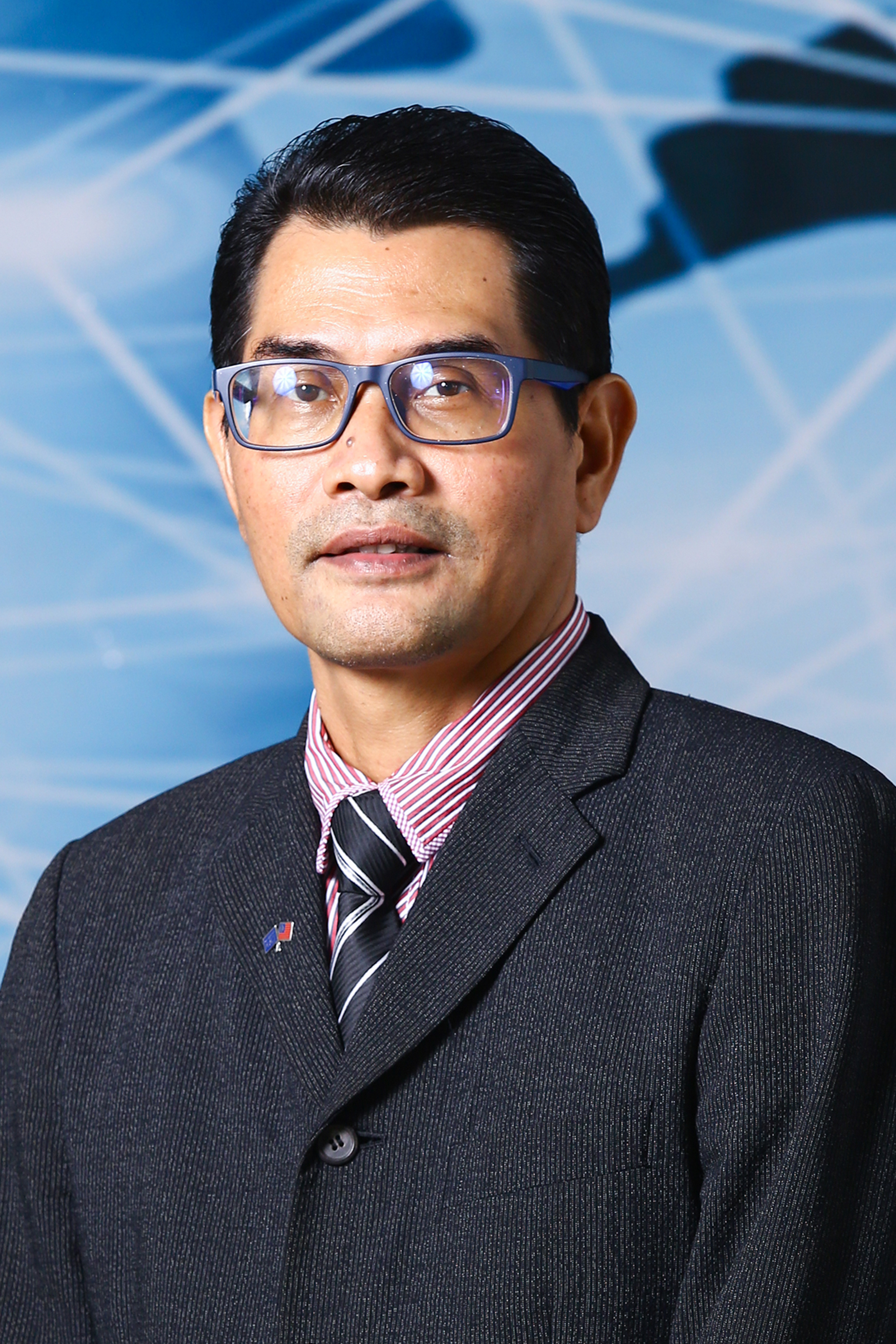 Dr. Solahuddin Ismail